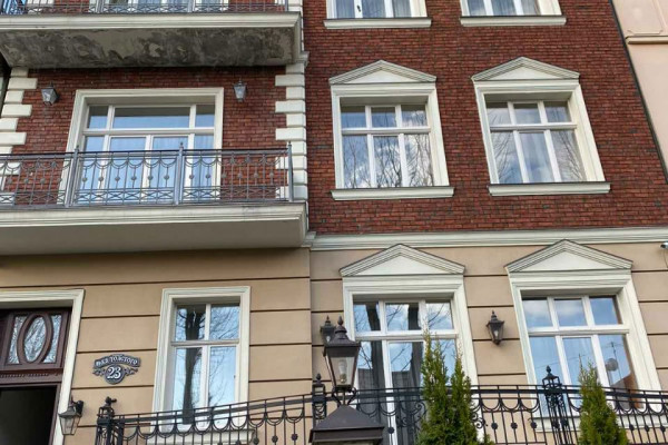 Отдельно стоящее здание в историческом центре Львова